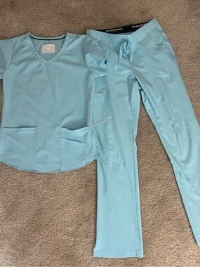 New womens size small Sketchers Scrub set!